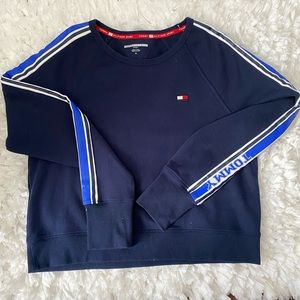 tommy hilfiger cropped crewneck sweatshirt